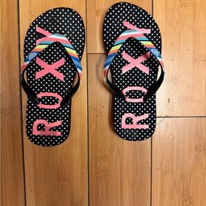 Roxy Black and Pink Flip Flops with Multicolor Straps kids 11-12